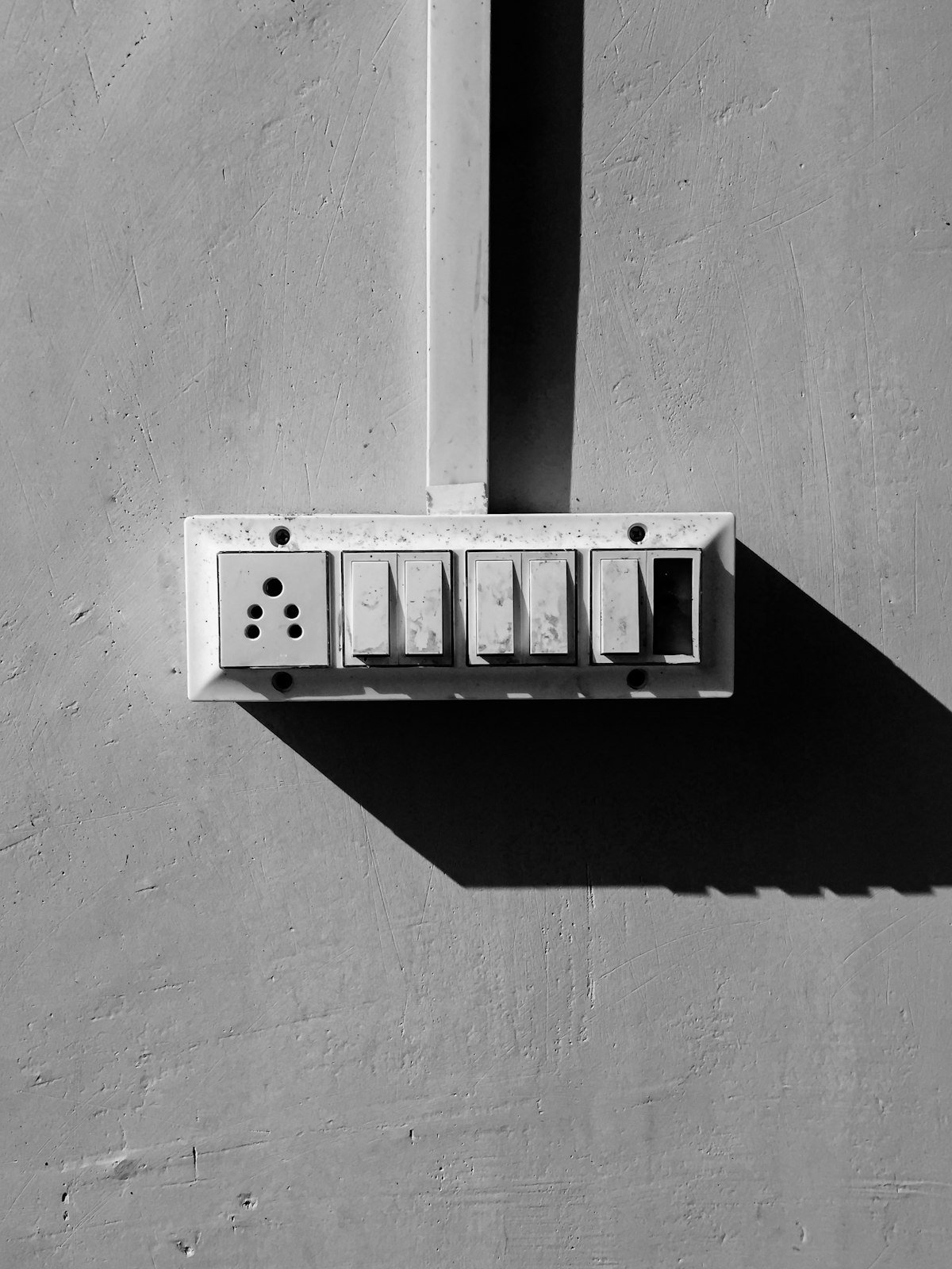 Outlet & Switch Installation in Huntsville, AL - Electrician Wiring Receptacle